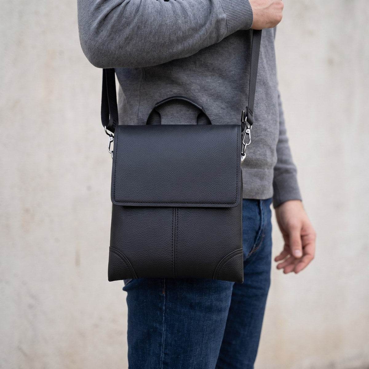 JUSTPACK Pebble flap-over messenger, use case worn crossbody