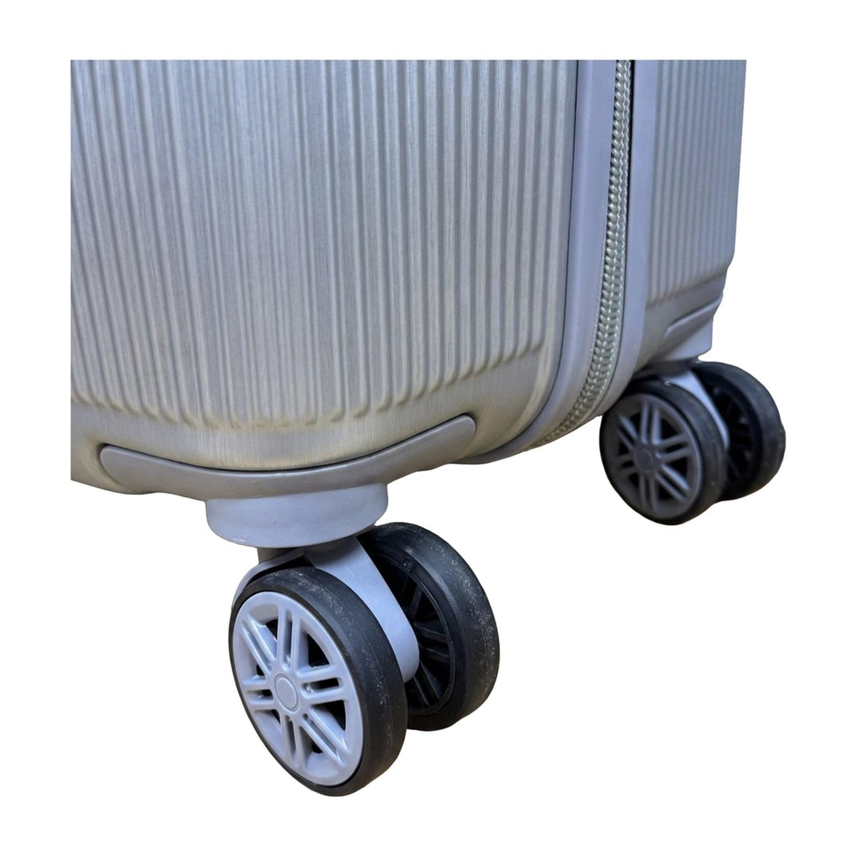 GRANT Fluted Hard Shell Suitcase Set in Silver