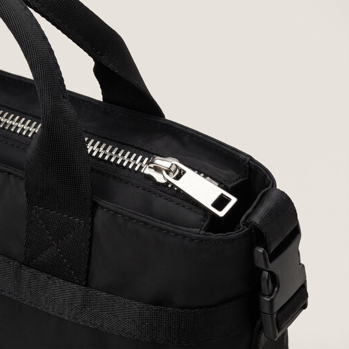 JUSTPACK Cargo tote, detail main zipper