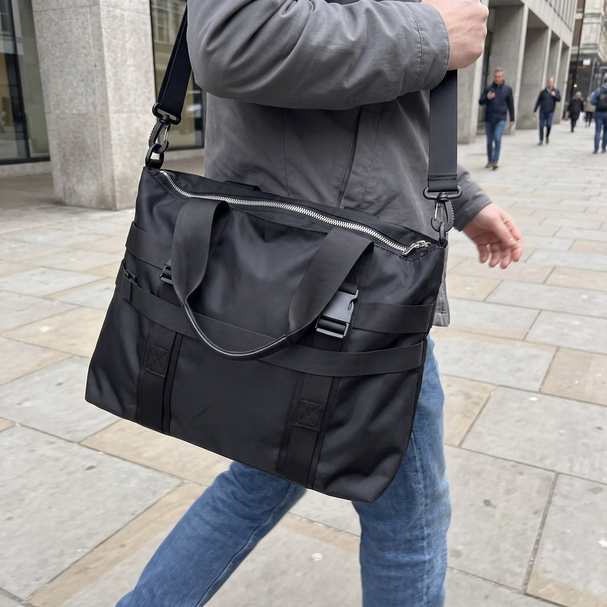 JUSTPACK Cargo tote, use case worn crossbody