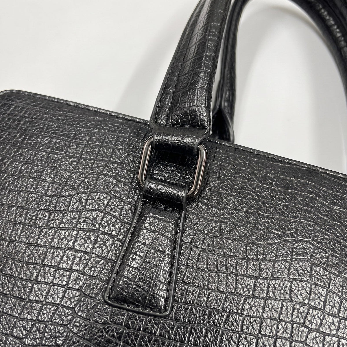 JUSTPACK Basalt briefcase, handle hardware detail