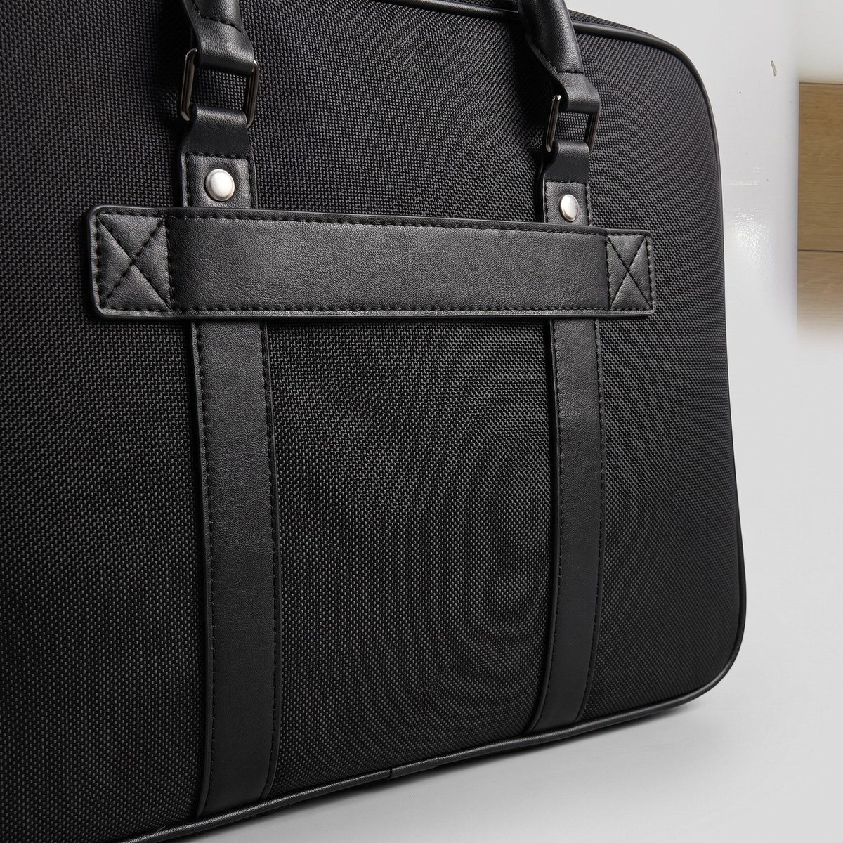 JUSTPACK Ledger laptop briefcase, trolley strap detail