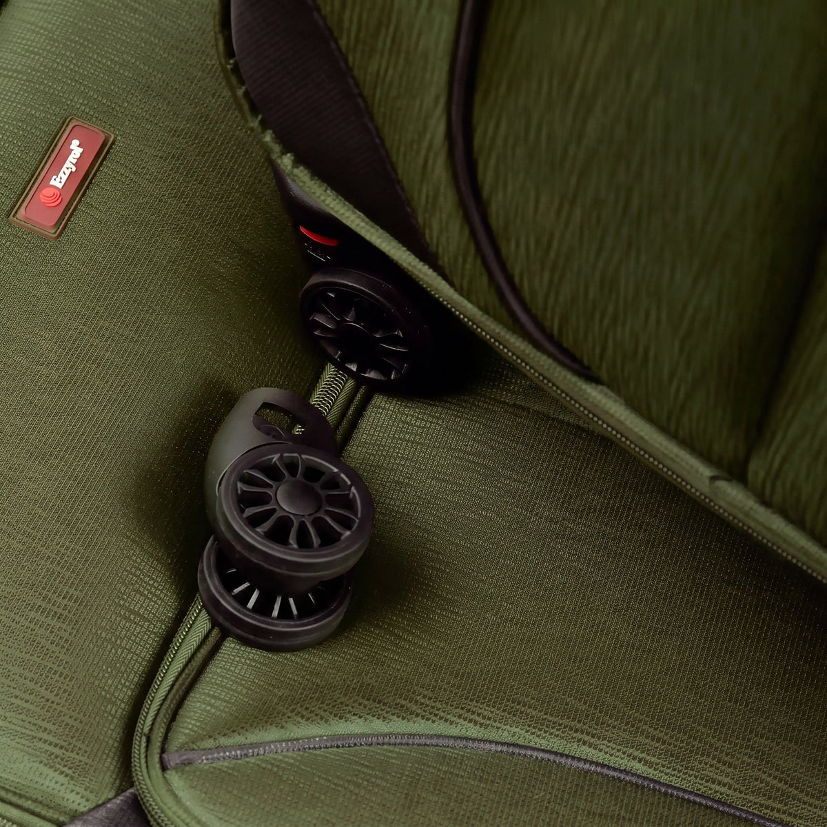 EZ222-GREEN-DETAIL-wheels | DETAIL | Ezzyrol Shuttle Green wheels close up