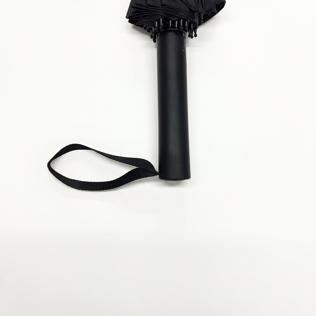 Close-up of the moulded rubberised handle and wrist strap on the black Ezzyrol Sovereign