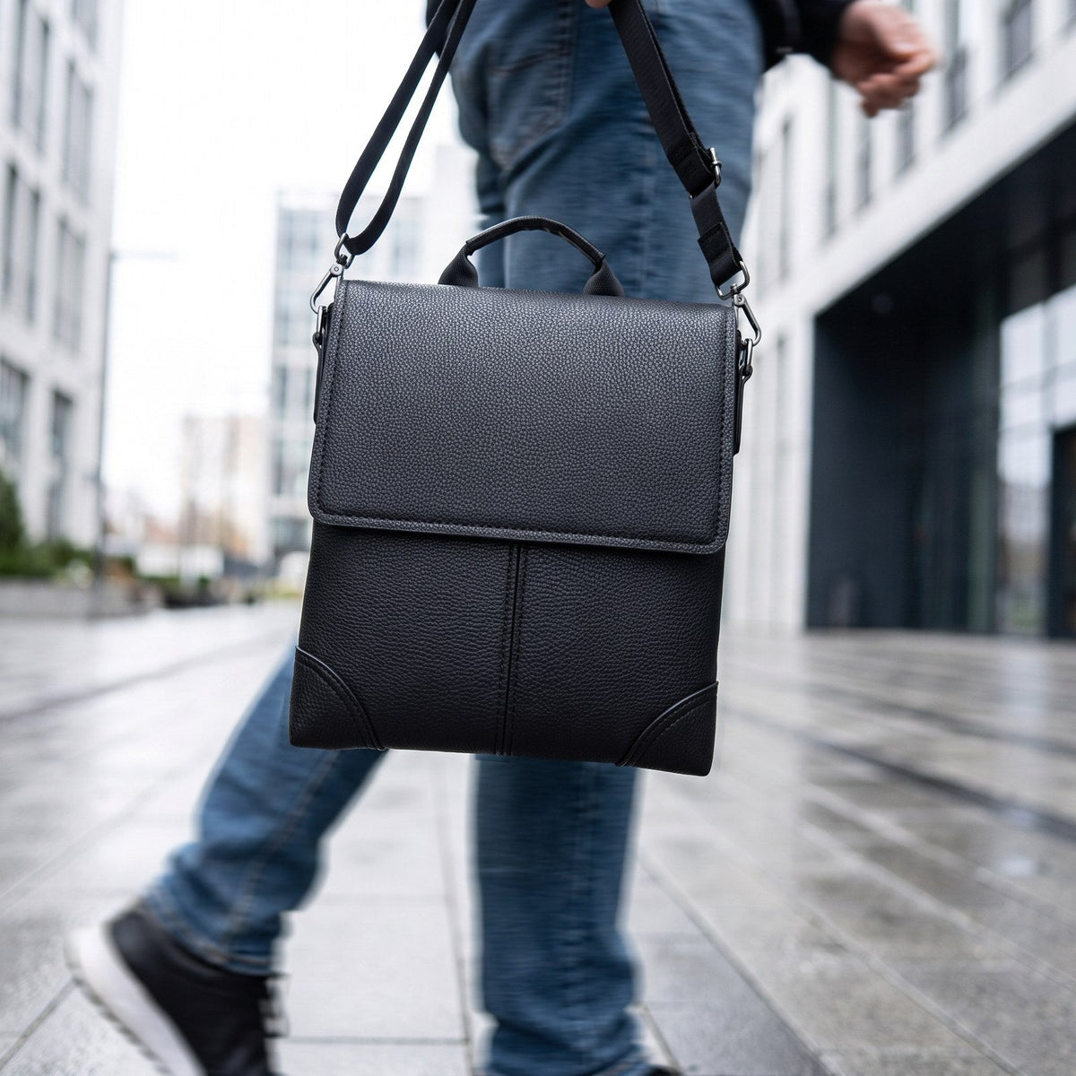 JUSTPACK Pebble flap-over messenger, lifestyle urban commute