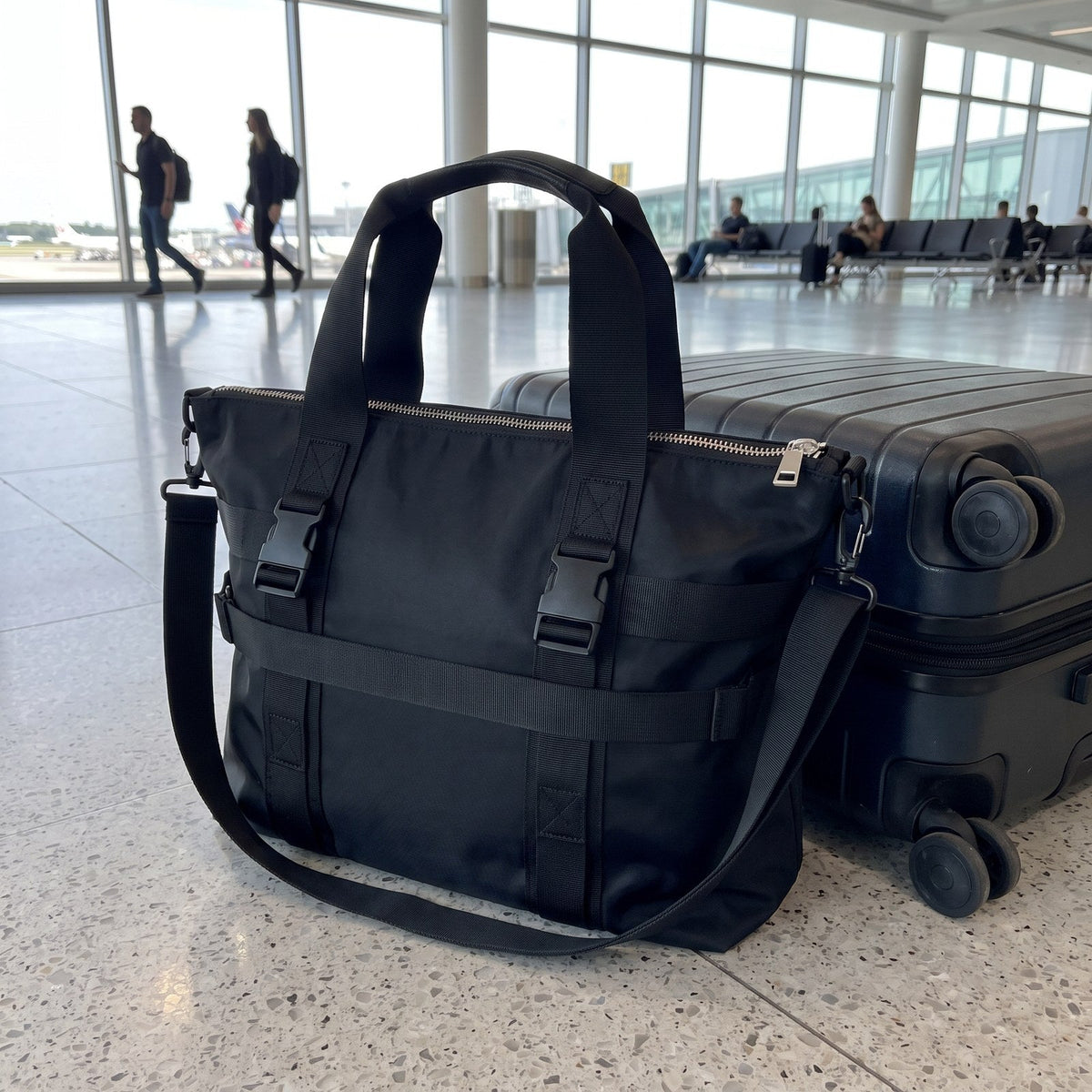 JUSTPACK Cargo tote, lifestyle airport departures