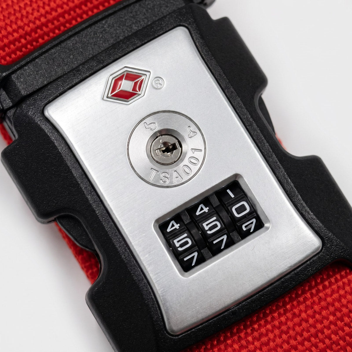 JUSTPACK Cinch luggage strap with TSA lock in red, tsa lock mechanism