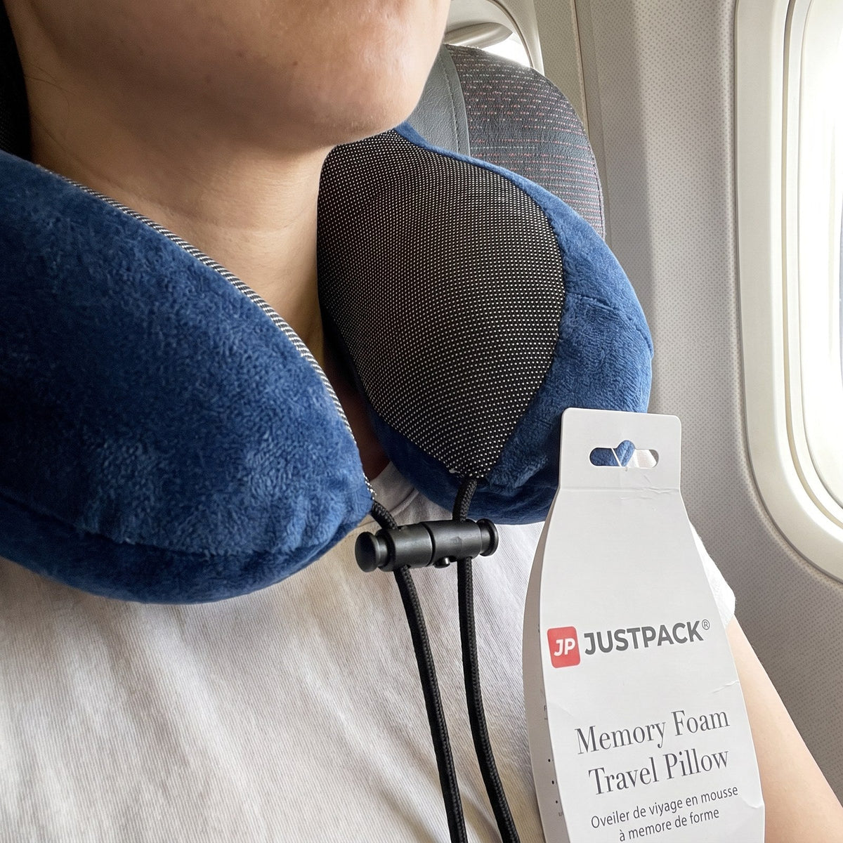 JUSTPACK Drift travel neck pillow in navy blue, in use neck support