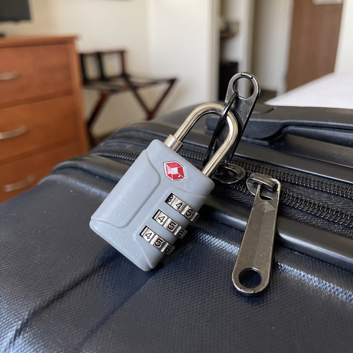 JUSTPACK Dial TSA combination padlock, use case securing suitcase