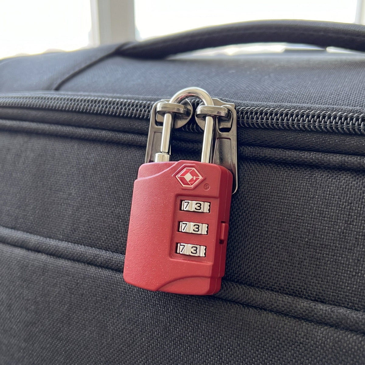 JUSTPACK Tumbler TSA combination padlock, use case on suitcase