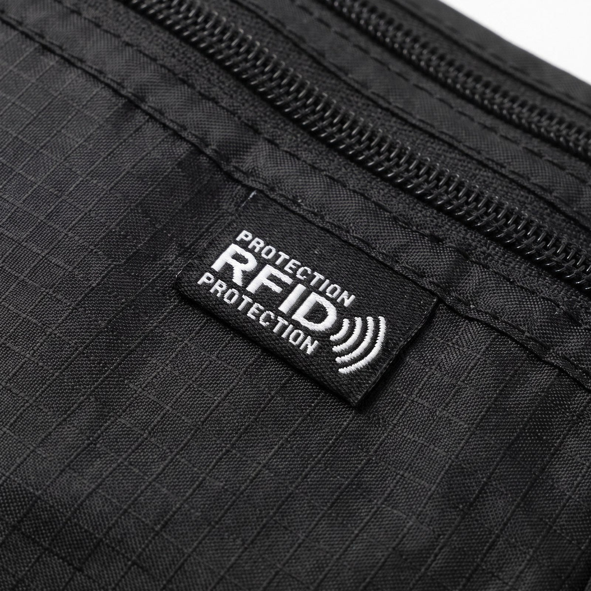 JUSTPACK Stash waist bag, detail rfid label
